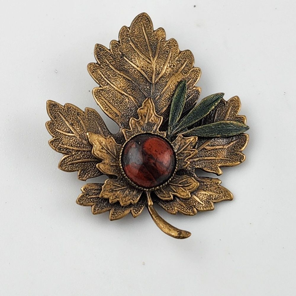 Vintage Maple Leaf Brooch Pin‎ With Stone Accent